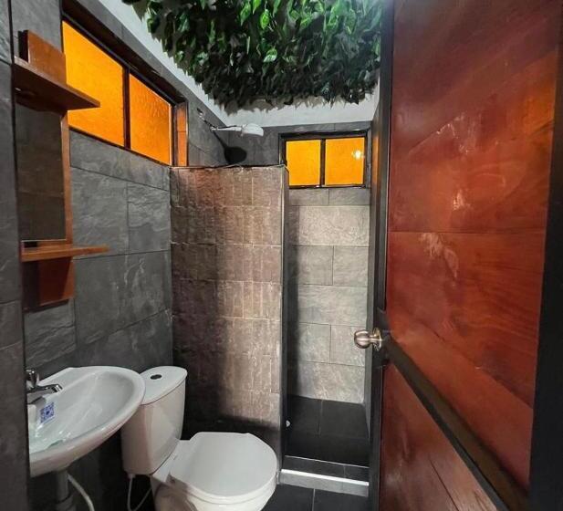 小室, Solarte Hostel