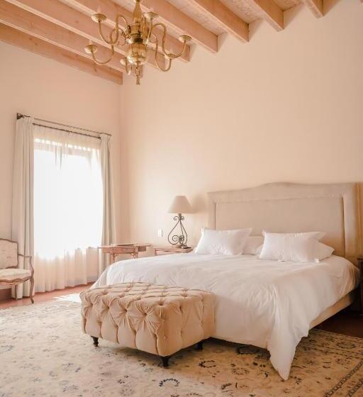 디럭스 주니어 스위트, Hacienda Los Arcangeles