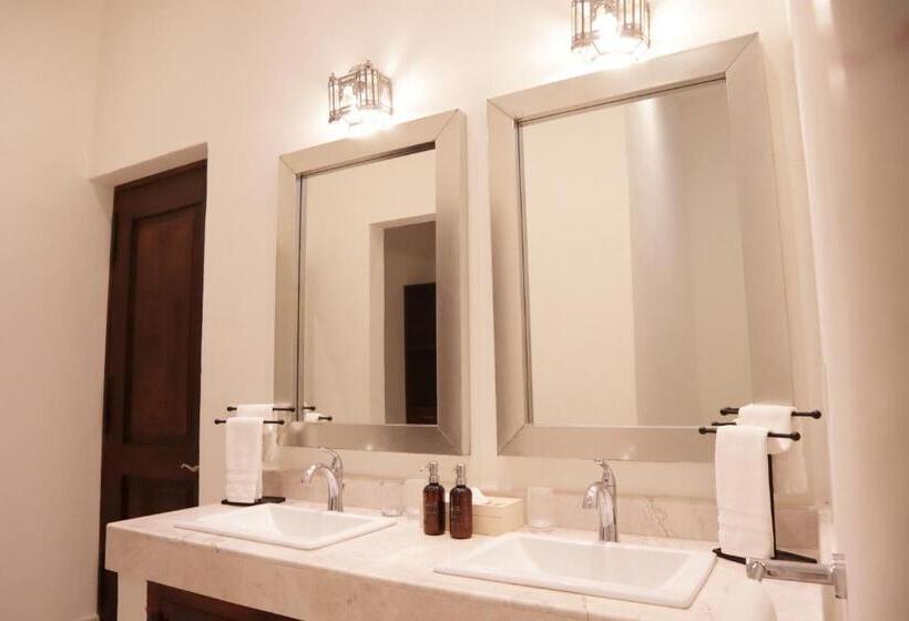 带阳台套房, Hacienda Los Arcangeles