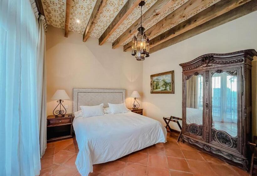 스위트 킹사이즈 침대, Hacienda Los Arcangeles