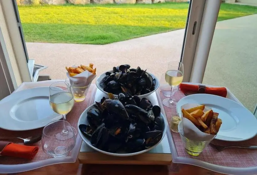 ファミリールーム, Chambres D Hôtes B&b La Bergeronnette Avec Piscine Couverte Chauffée