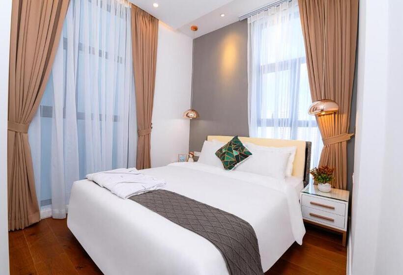 דירת משפחה, The Peninsula Phnom Penh