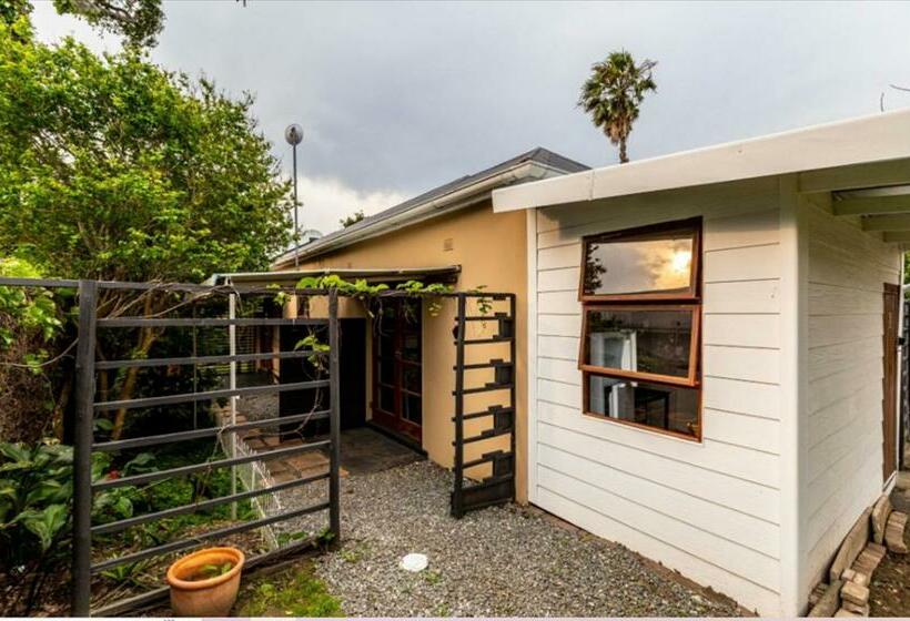 דירת חדר נוף לגינה, 33 On Smuts Selborne