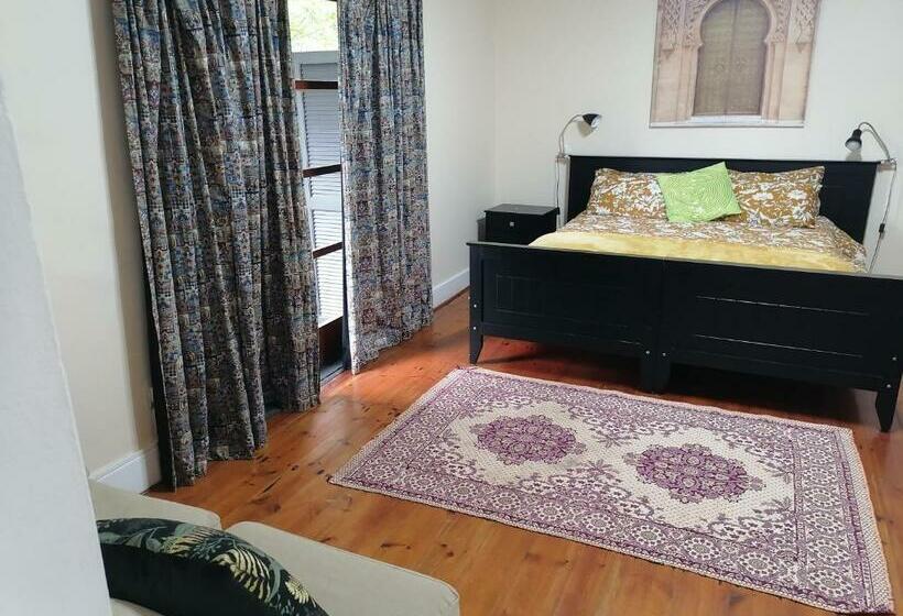 דירת חדר נוף לגינה, 33 On Smuts Selborne