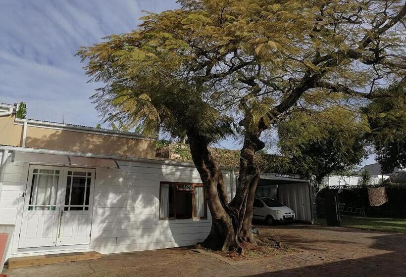 דירת חדר נוף לגינה, 33 On Smuts Selborne