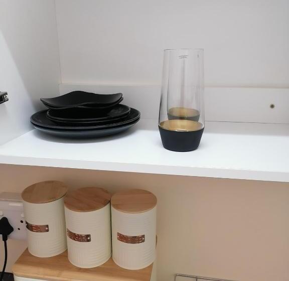 דירת חדר בקומת קרקע, 33 On Smuts Selborne