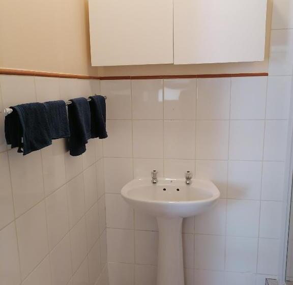 דירת חדר בקומת קרקע, 33 On Smuts Selborne