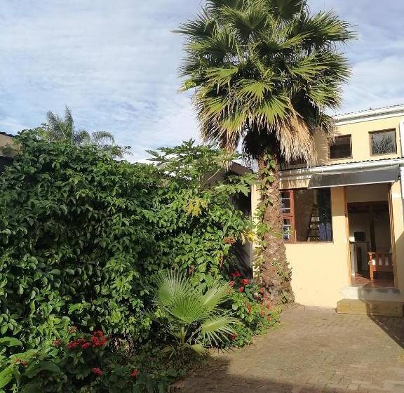 דירת חדר בקומת קרקע, 33 On Smuts Selborne