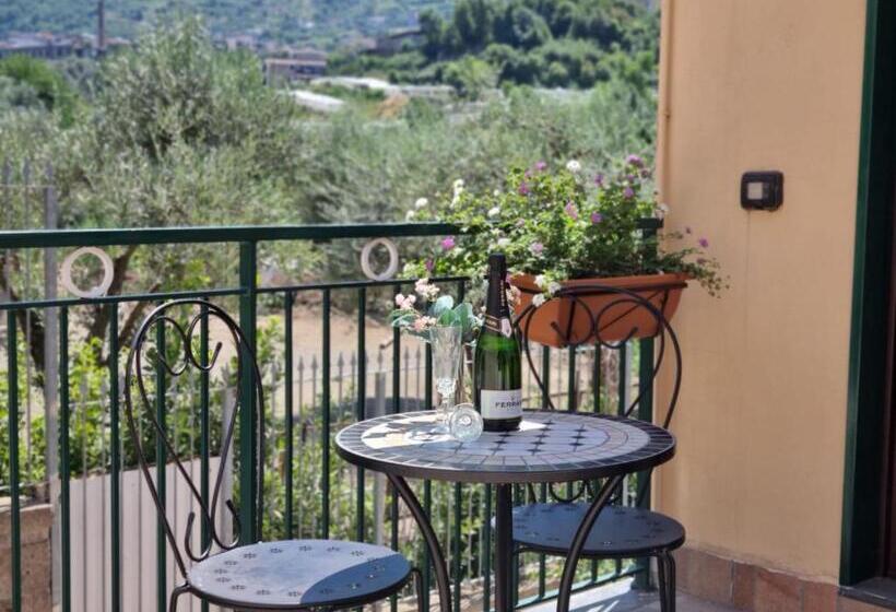 Семейный Номер, B&b Carmelina