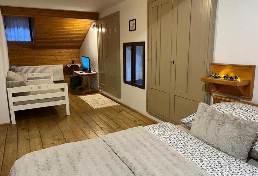 高级三人间, Penzión šafran