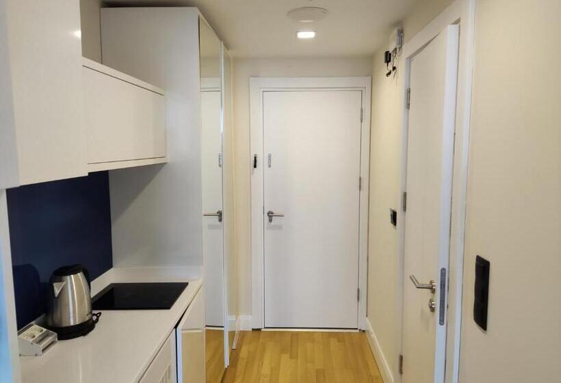 اتاق سه نفره سوپریور با چشم‌انداز دریا, Apartments Black Sea Resort Luxe