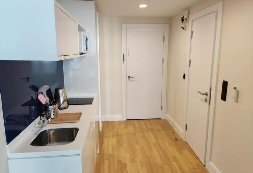 اتاق سه نفره سوپریور با چشم‌انداز دریا, Apartments Black Sea Resort Luxe