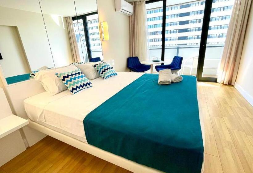 اتاق لوکس با بالکن و چشم‌انداز دریا, Apartments Black Sea Resort Luxe