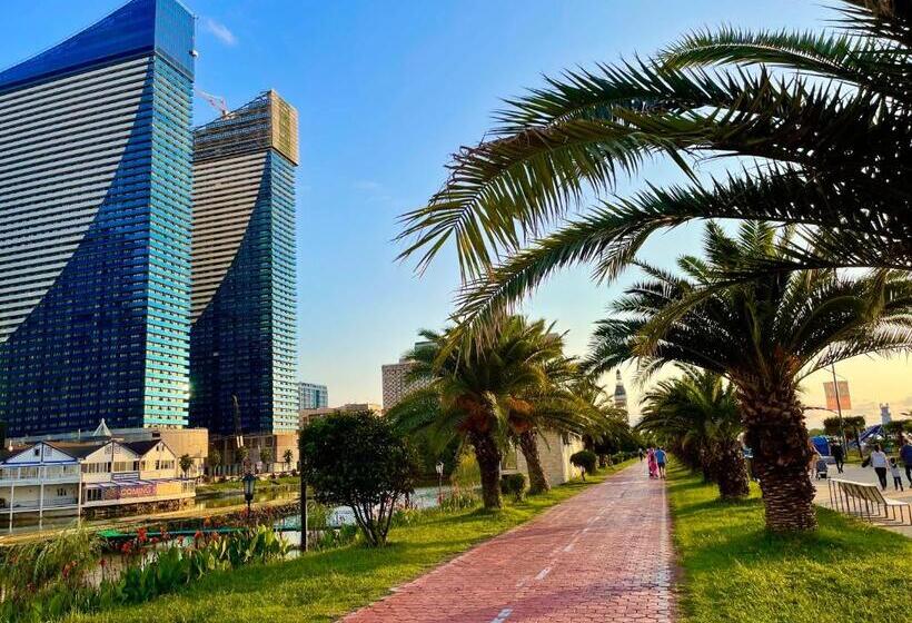 اتاق لوکس با بالکن و چشم‌انداز دریا, Apartments Black Sea Resort Luxe