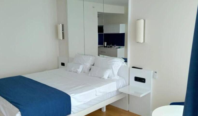 اتاق استاندارد با بالکن و چشم‌انداز دریا, Apartments Black Sea Resort Luxe