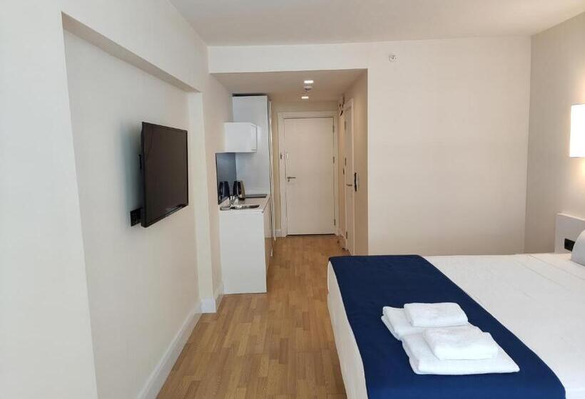 اتاق لوکس با بالکن و چشم‌انداز دریا, Apartments Black Sea Resort Luxe