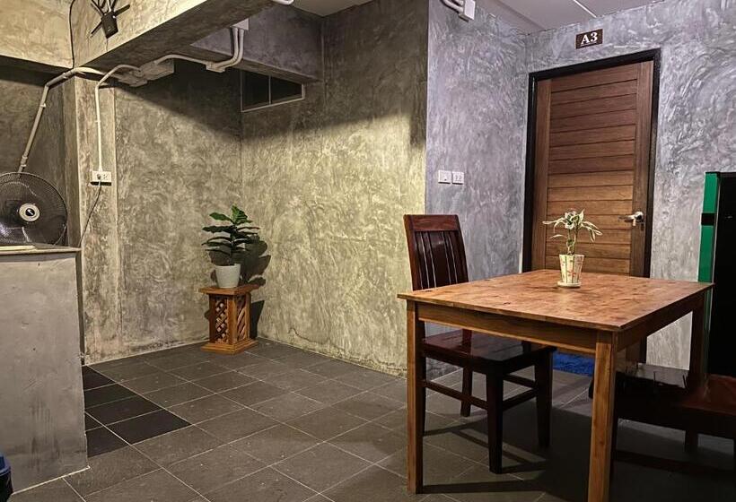 Номер Deluxe, The Zohan Resort & Travel Agency