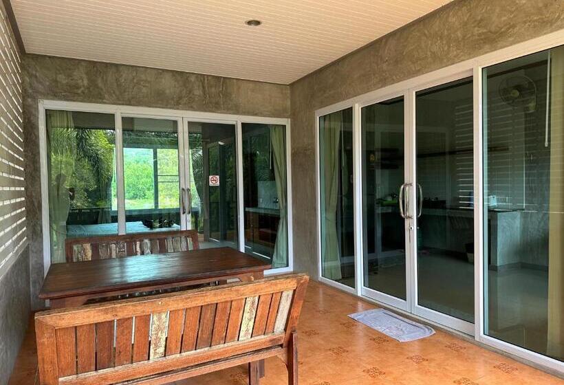 غرفة ديلوكس عائلية, The Zohan Resort & Travel Agency