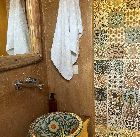 プールビュースタンダードルーム, Bin Jbal Resort