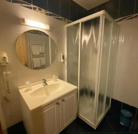 Deluxe Room, Le Schuss