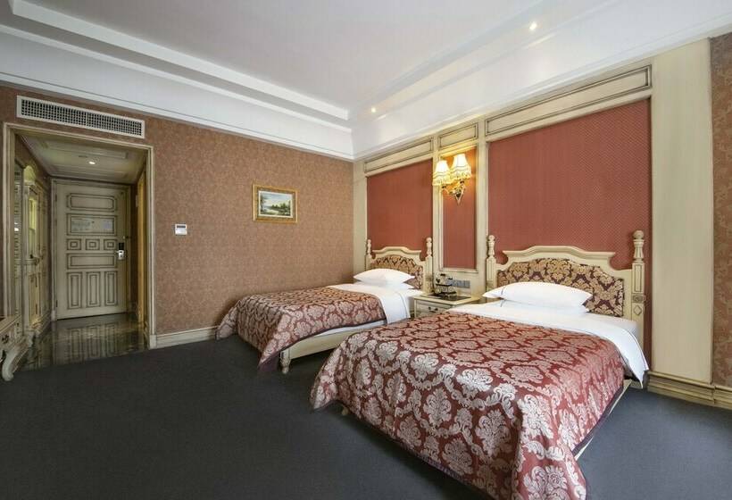 غرفة سوبيريور, Homeland International