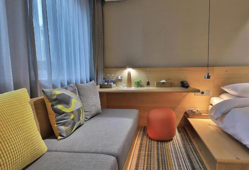 اتاق لوکس, Ebo