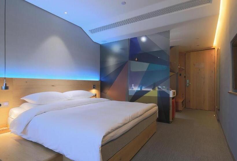 اتاق لوکس, Ebo