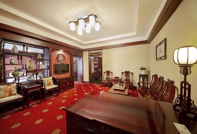 جناح, Homeland International