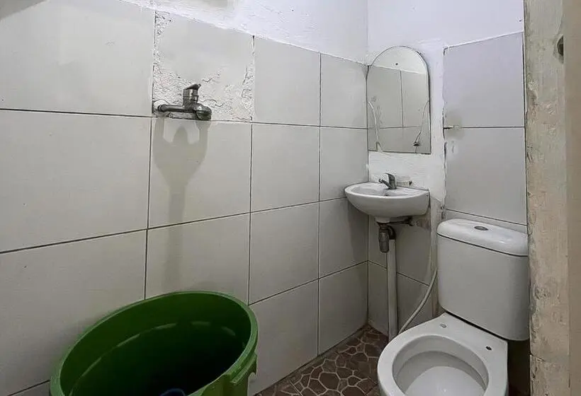 Standard-huone, Reddoorz At Penginapan Bunda
