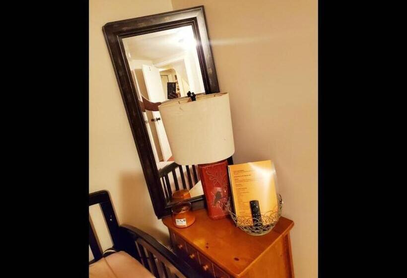 اتاق استاندارد سه نفره, Room In Guest Room   Fall Room 3min From Yale, And Other Colleges