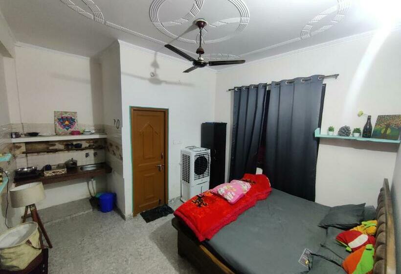 اتاق لوکس با تخت بزرگ, Space House Hostel
