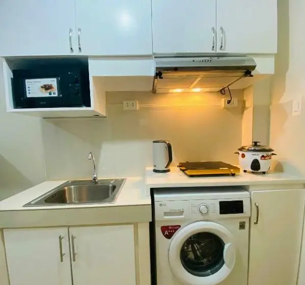 Standard-studio, 8 Spatial Condominium