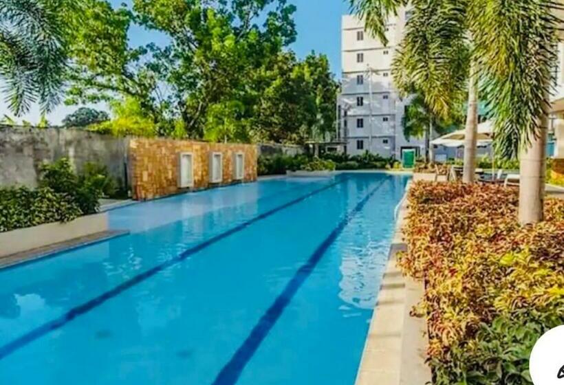 استودیوی استاندارد, 8 Spatial Condominium