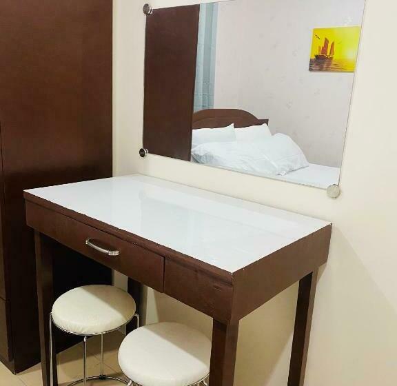 استودیوی استاندارد, 8 Spatial Condominium