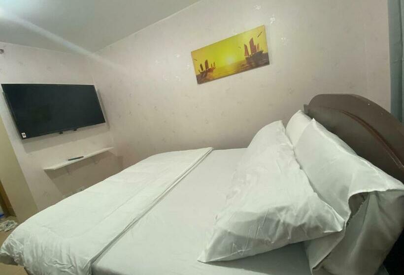 استودیوی استاندارد, 8 Spatial Condominium