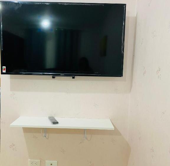 استودیوی استاندارد, 8 Spatial Condominium