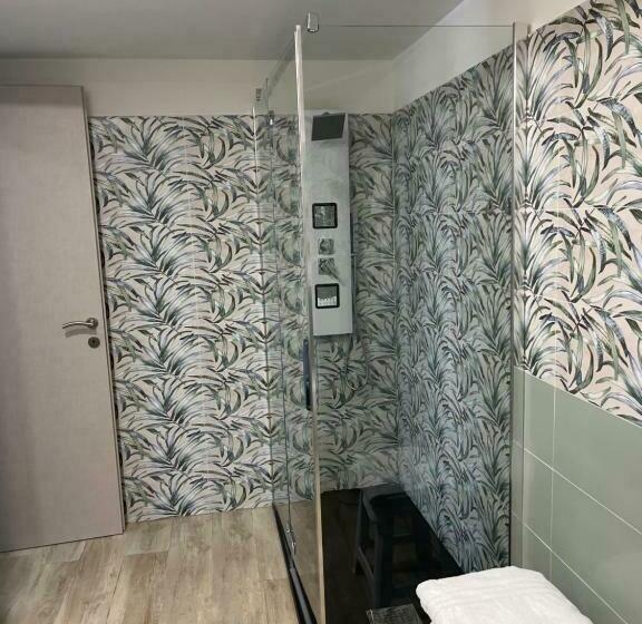 غرفة قياسية ثلاثية, Camera Eden