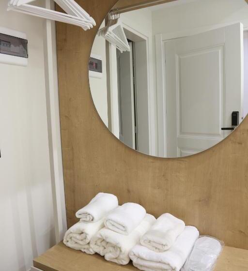 חדר סטנדרט לשלושה עם נוף צדדי לים, B&b Champagne, Vlore Bay