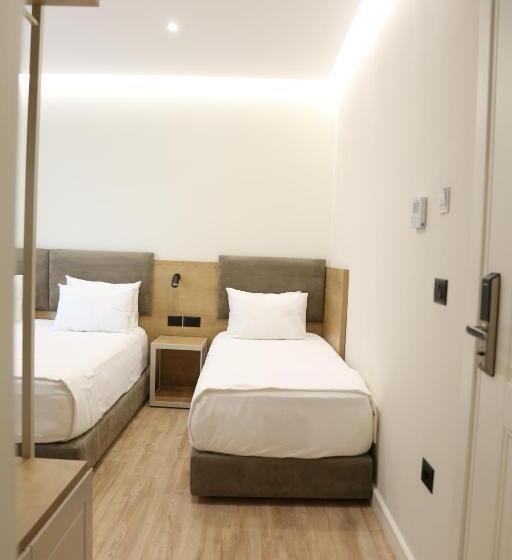 חדר סטנדרט לשלושה עם נוף צדדי לים, B&b Champagne, Vlore Bay