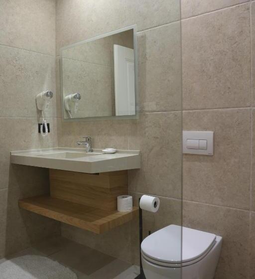 غرفة قياسية ثلاثية ذات إطلالة جانبية على البحر, B&b Champagne, Vlore Bay