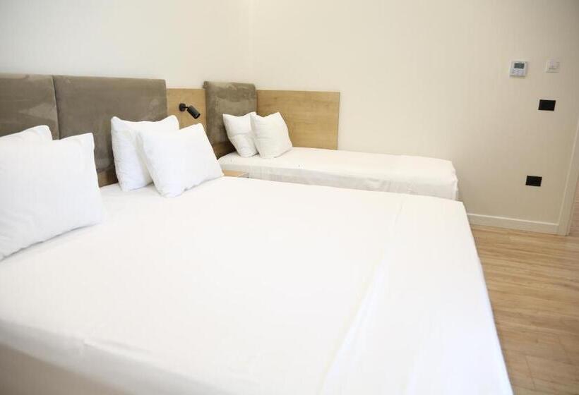 غرفة قياسية ثلاثية ذات إطلالة جانبية على البحر, B&b Champagne, Vlore Bay