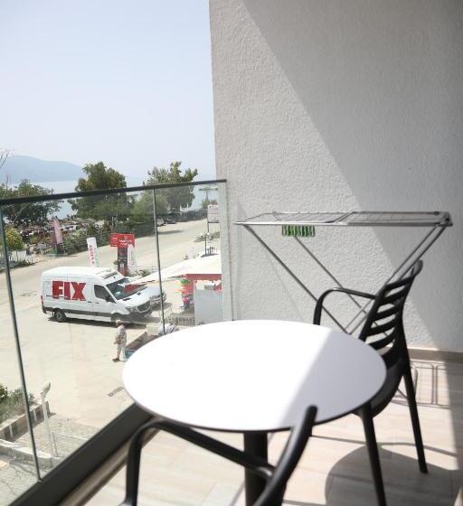 Triple Room Sea View, B&b Champagne, Vlore Bay