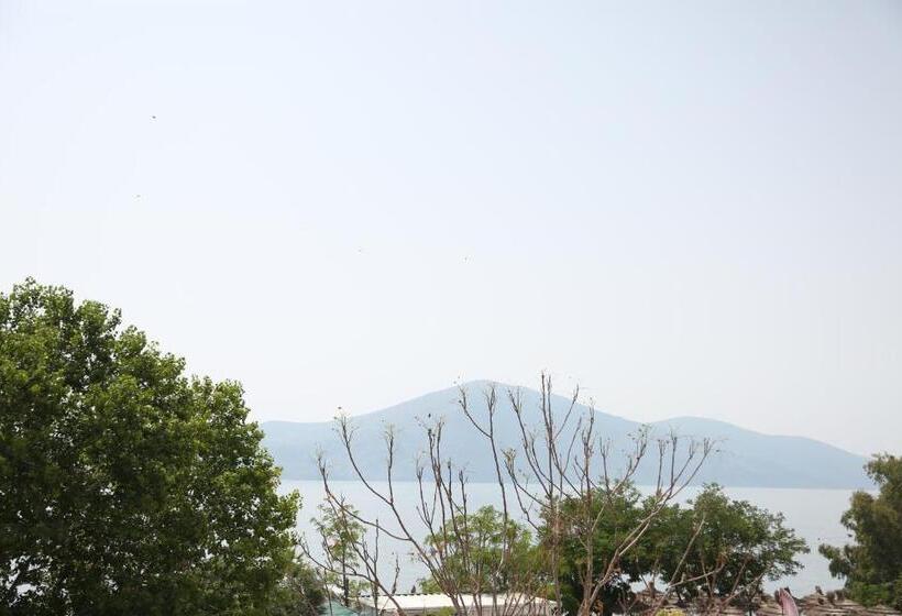 Triple Room Sea View, B&b Champagne, Vlore Bay