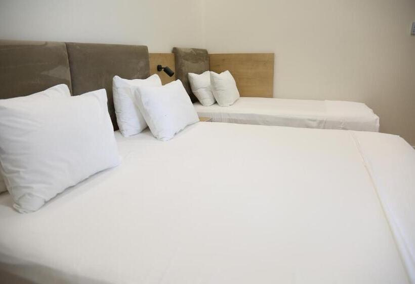 חדר סטנדרט לשלושה עם נוף צדדי לים, B&b Champagne, Vlore Bay