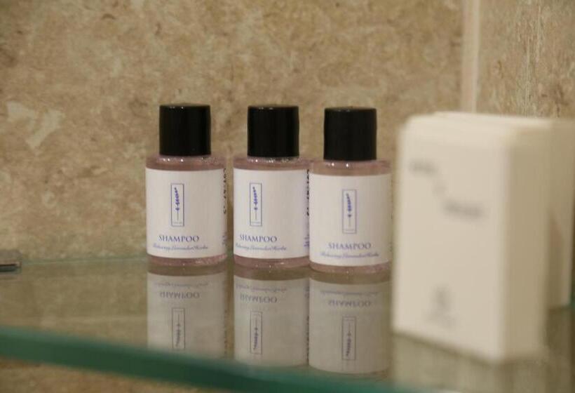 חדר סטנדרט לשלושה עם נוף צדדי לים, B&b Champagne, Vlore Bay