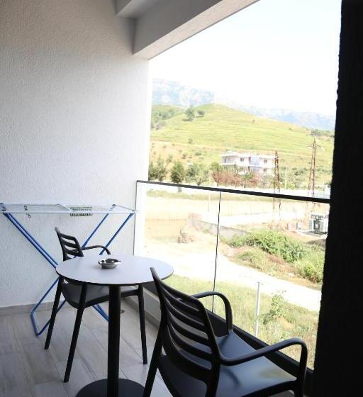 חדר סטנדרט לשלושה עם נוף צדדי לים, B&b Champagne, Vlore Bay