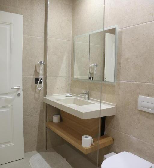 חדר סטנדרט לשלושה עם נוף צדדי לים, B&b Champagne, Vlore Bay