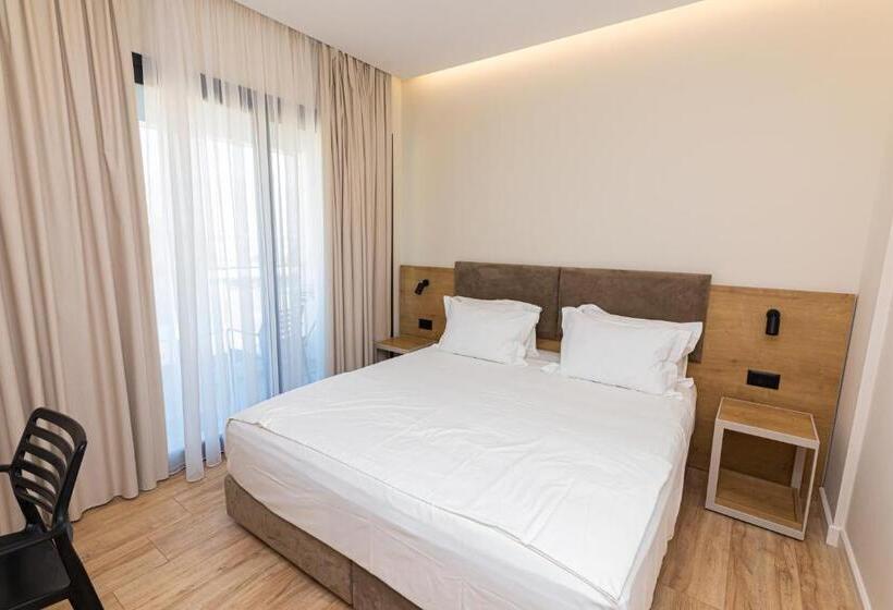 غرفة قياسية إطلالة جانبية علي البحر, B&b Champagne, Vlore Bay