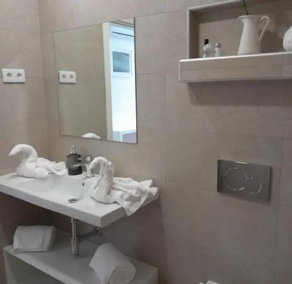 プールの見えるスタンダードトリプルルーム, Algarpapa Rooms