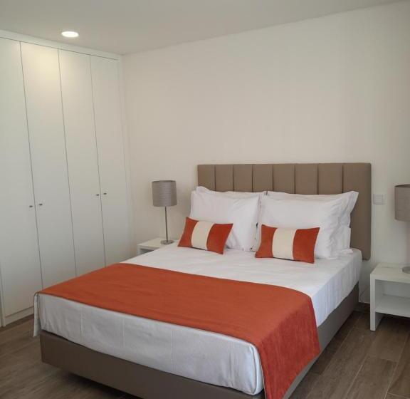 스탠다드 트리플 룸 풀장 전망, Algarpapa Rooms